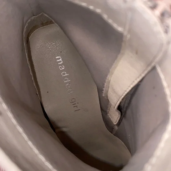 Madden Girl Silver Ankle Booties with rhinestones NWOT - Picture 5 of 10